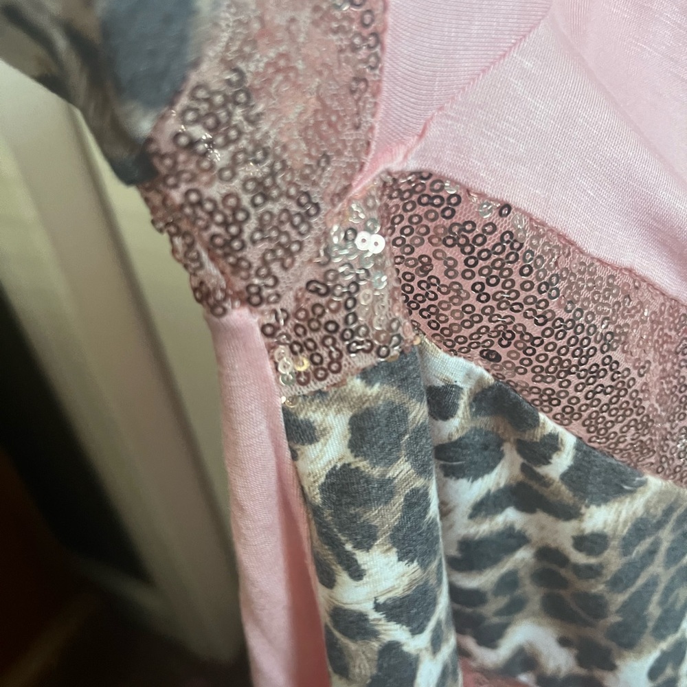 New boutique (bibi brand) pink top with leopard and sequins